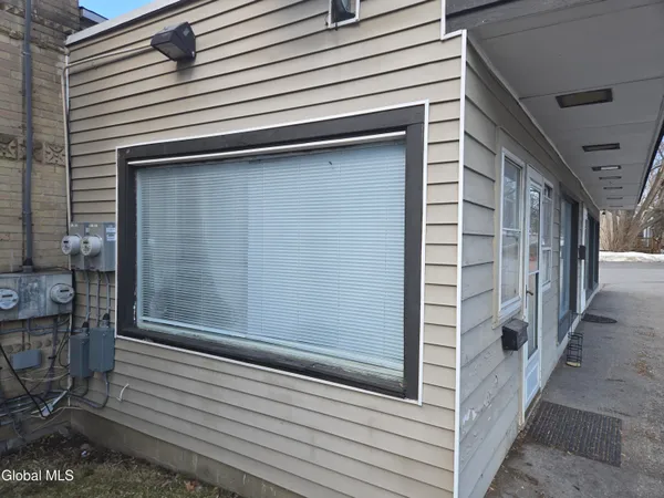 $900 | 318 Ridge Street, Unit B, Queensbury, NY 12804