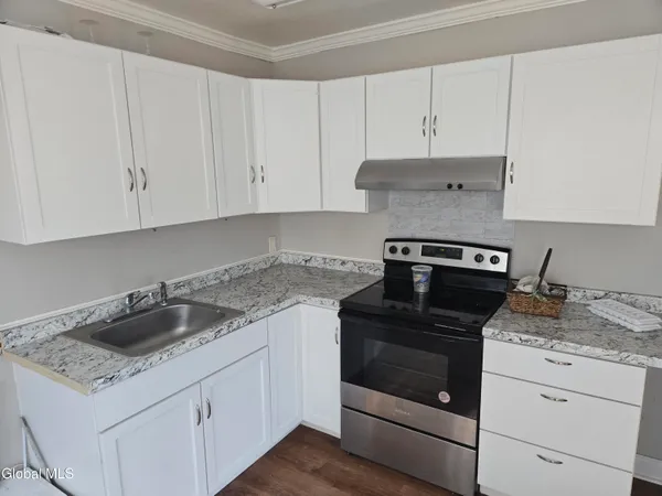 $900 | 318 Ridge Street, Unit B, Queensbury, NY 12804