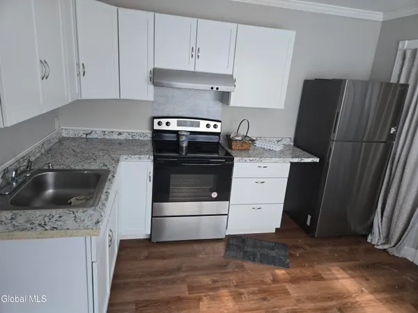 $900 | 318 Ridge Street, Unit B, Queensbury, NY 12804