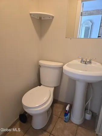 $900 | 318 Ridge Street, Unit B, Queensbury, NY 12804