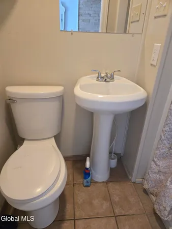 $900 | 318 Ridge Street, Unit B, Queensbury, NY 12804