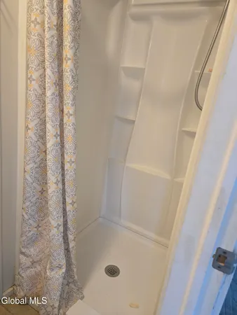 $900 | 318 Ridge Street, Unit B, Queensbury, NY 12804