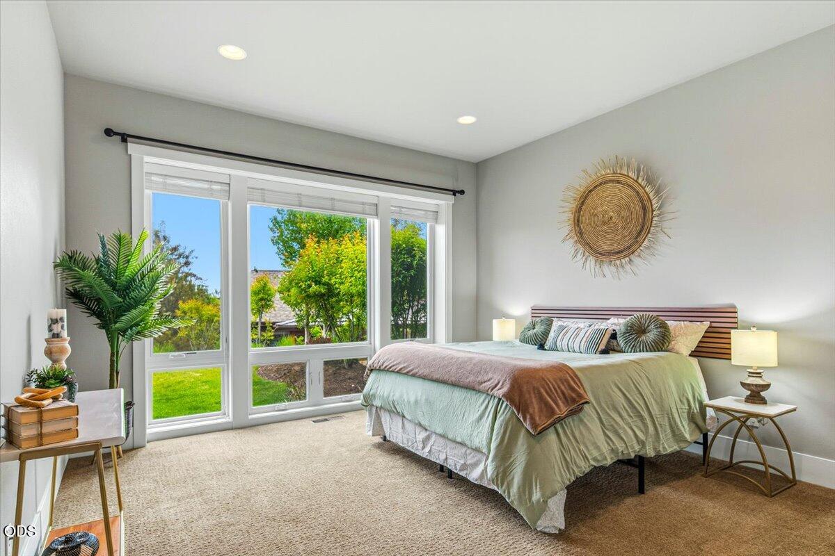 61333 Kindle Rock Loop Bend, OR 97702 - Photo 31 of 53 a bedroom with a bed and a large window