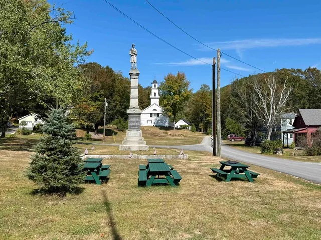 $290,000 | 14-16 Meetinghouse Hill Road, South Sutton, NH 03273