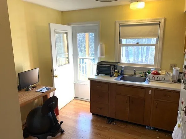 $1,165 | 174 North Whitney Street, Unit 2, Amherst, MA 01002