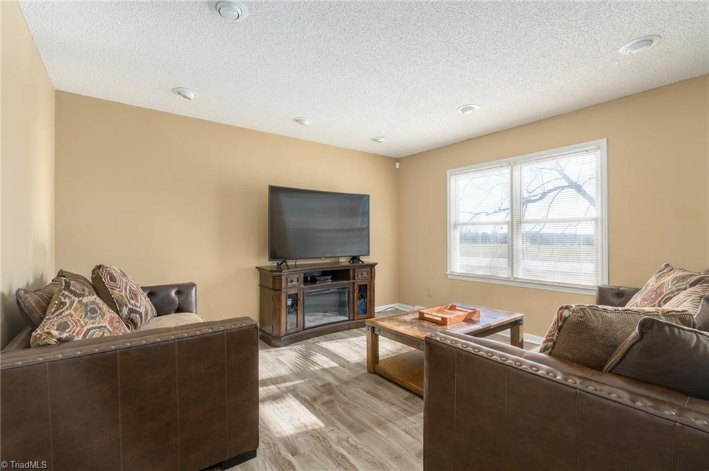3403 Gumtree Road Winston-Salem, NC 27107 - Photo 5 of 33 Gallery Image 5