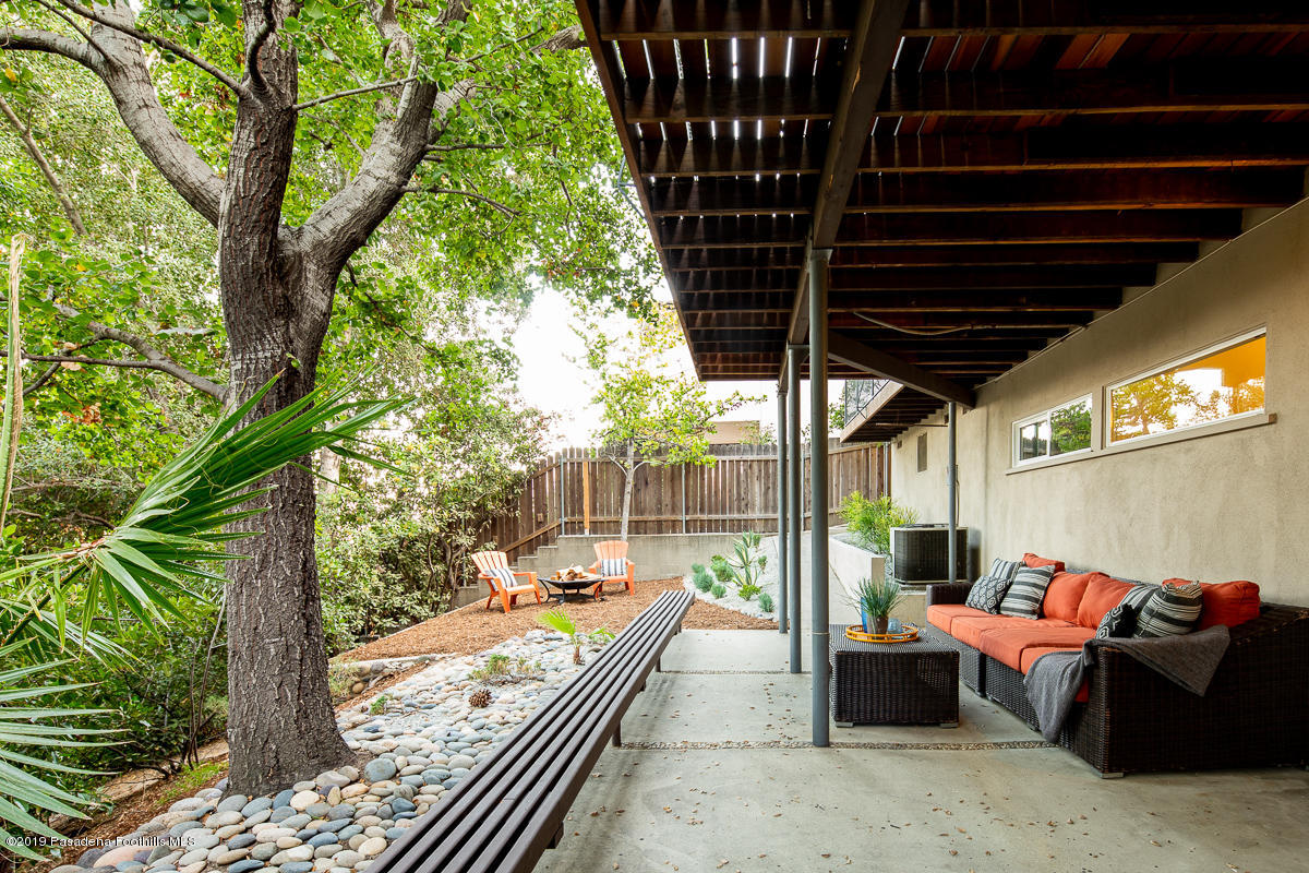 300 Anita Drive Pasadena, CA 91105 - Photo 25 of 28 a balcony with furniture