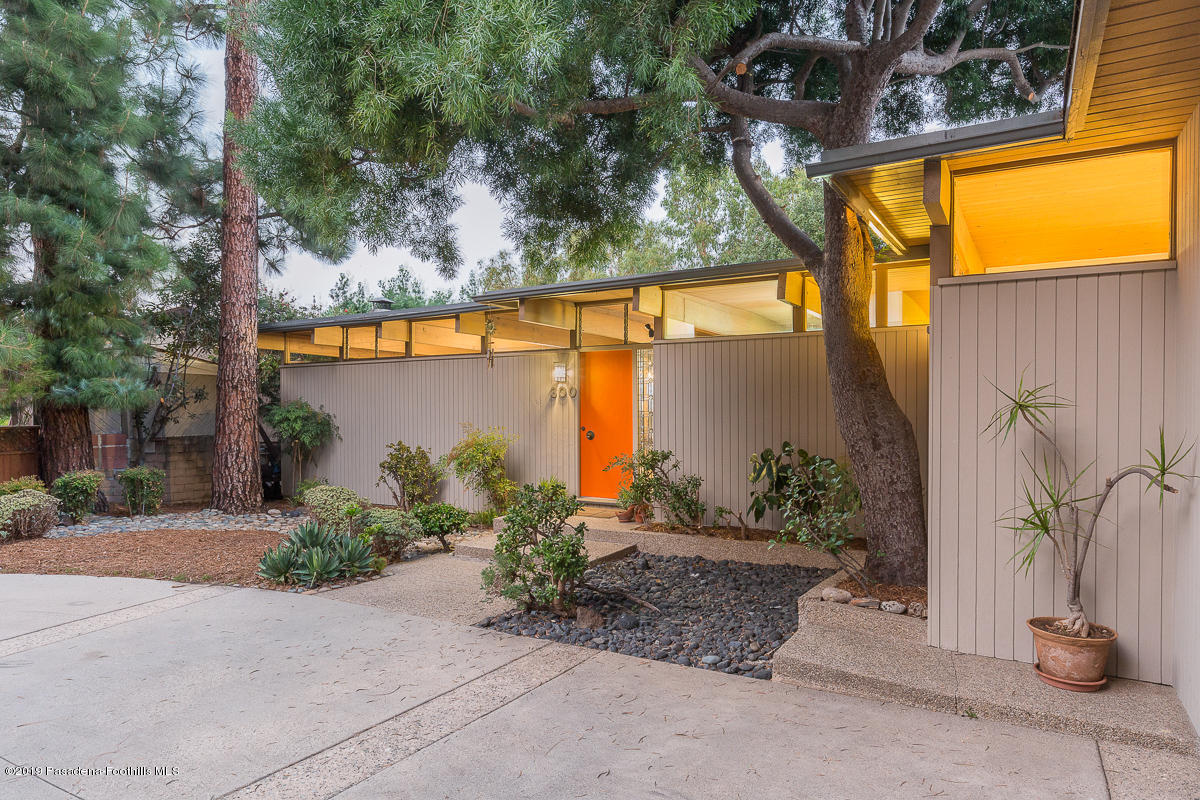 300 Anita Drive Pasadena, CA 91105 - Photo 28 of 28 a view of a garden with a tree in front