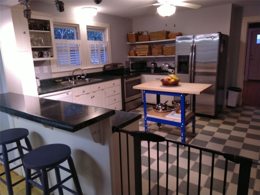 336 South Broad Street Pendleton, SC 29670 - Photo 5 of 44