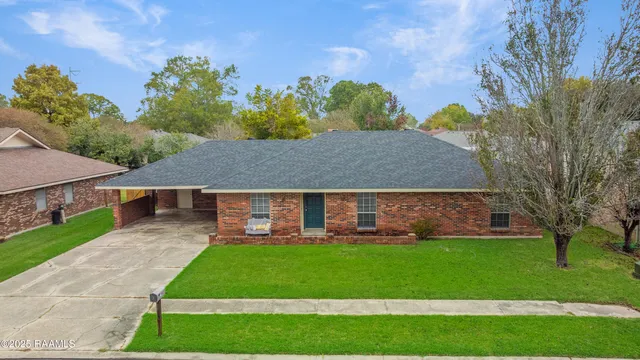 $225,000 | 203 Bonaire Drive, Lafayette, LA 70506