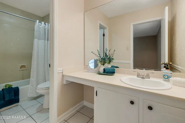 $225,000 | 203 Bonaire Drive, Lafayette, LA 70506