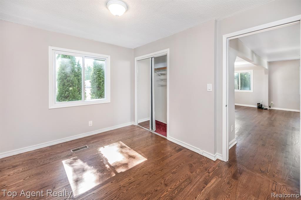 110 Wabash Road Rochester Hills, MI 48307 - Photo 15 of 35