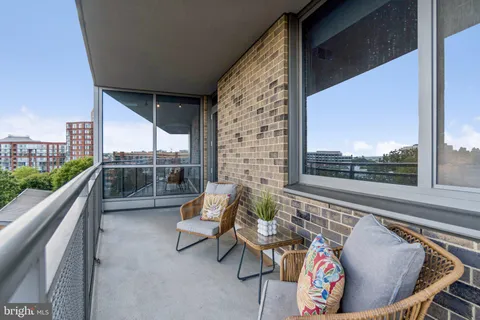 $800,000 | 2001 15th Street North, Unit 506, Arlington, VA 22201