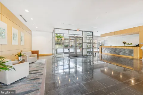 $800,000 | 2001 15th Street North, Unit 506, Arlington, VA 22201