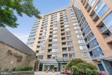 $800,000 | 2001 15th Street North, Unit 506, Arlington, VA 22201
