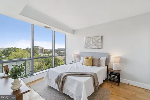 $800,000 | 2001 15th Street North, Unit 506, Arlington, VA 22201