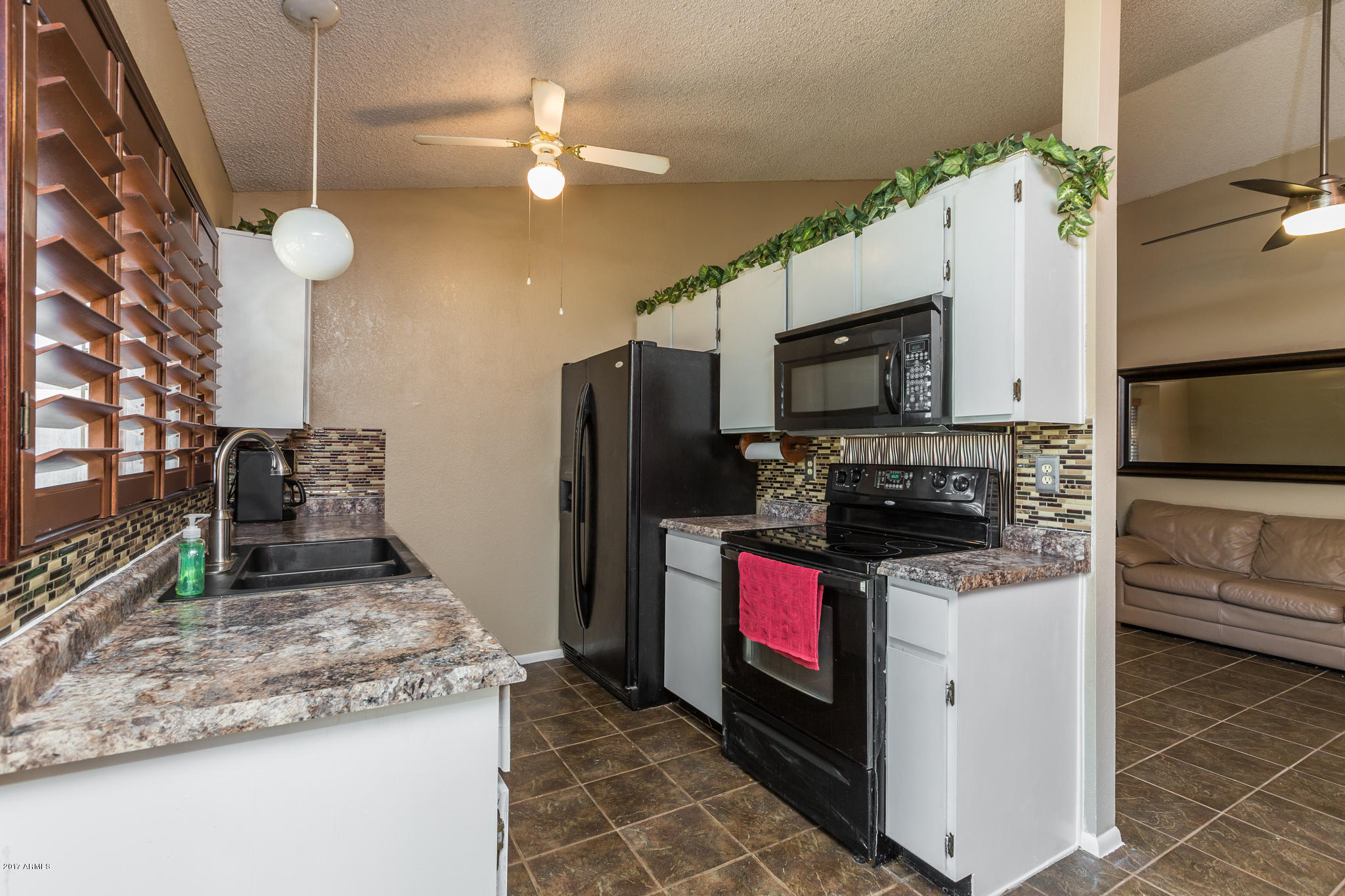 1733 South Roca Mesa, AZ 85204 - Photo 7 of 20 8) KITCHEN