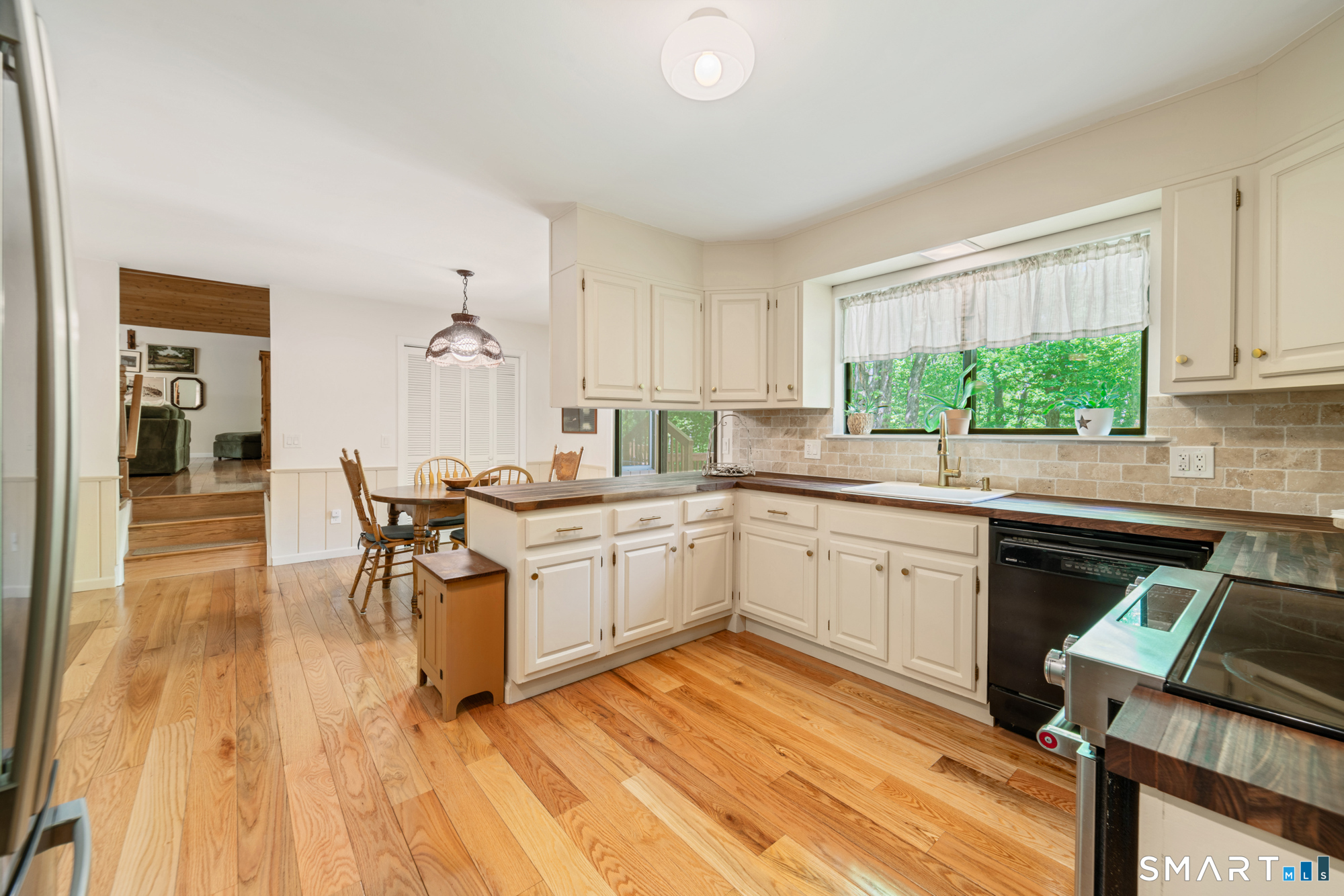 6 Arapaho Road Brookfield, CT 06804 - Photo 12 of 40