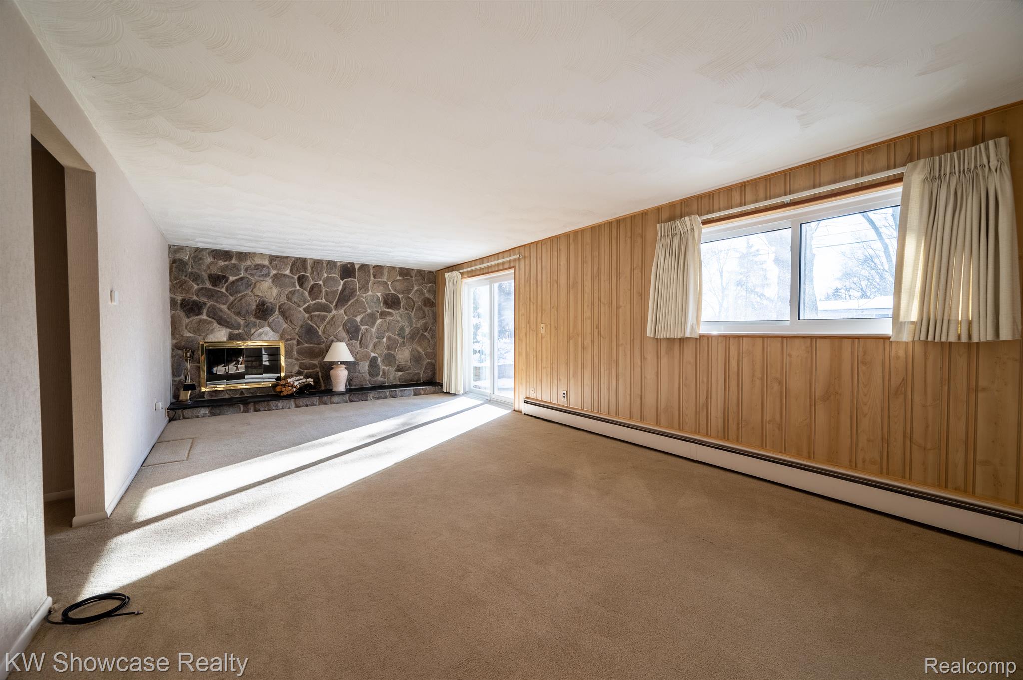 7090 Valleybrook Road West Bloomfield, MI 48322 - Photo 29 of 76 FR area, reverse angle.