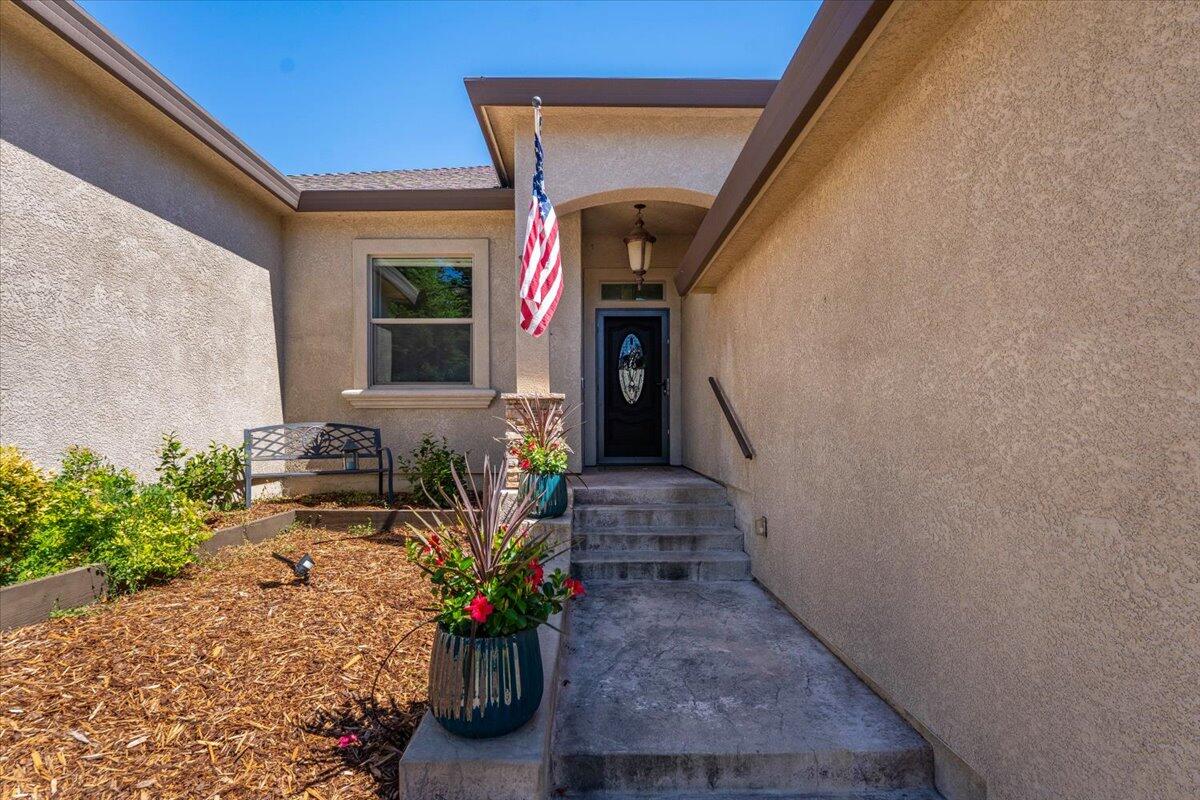5697 Constitution Way Redding, CA 96003 - Photo 64 of 87 Entry