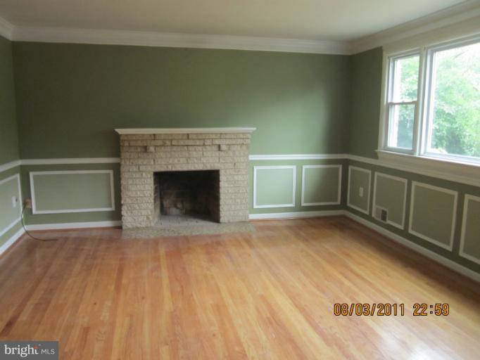 9225 Allentown Road Fort Washington, MD 20744 - Photo 9 of 19 Living Room