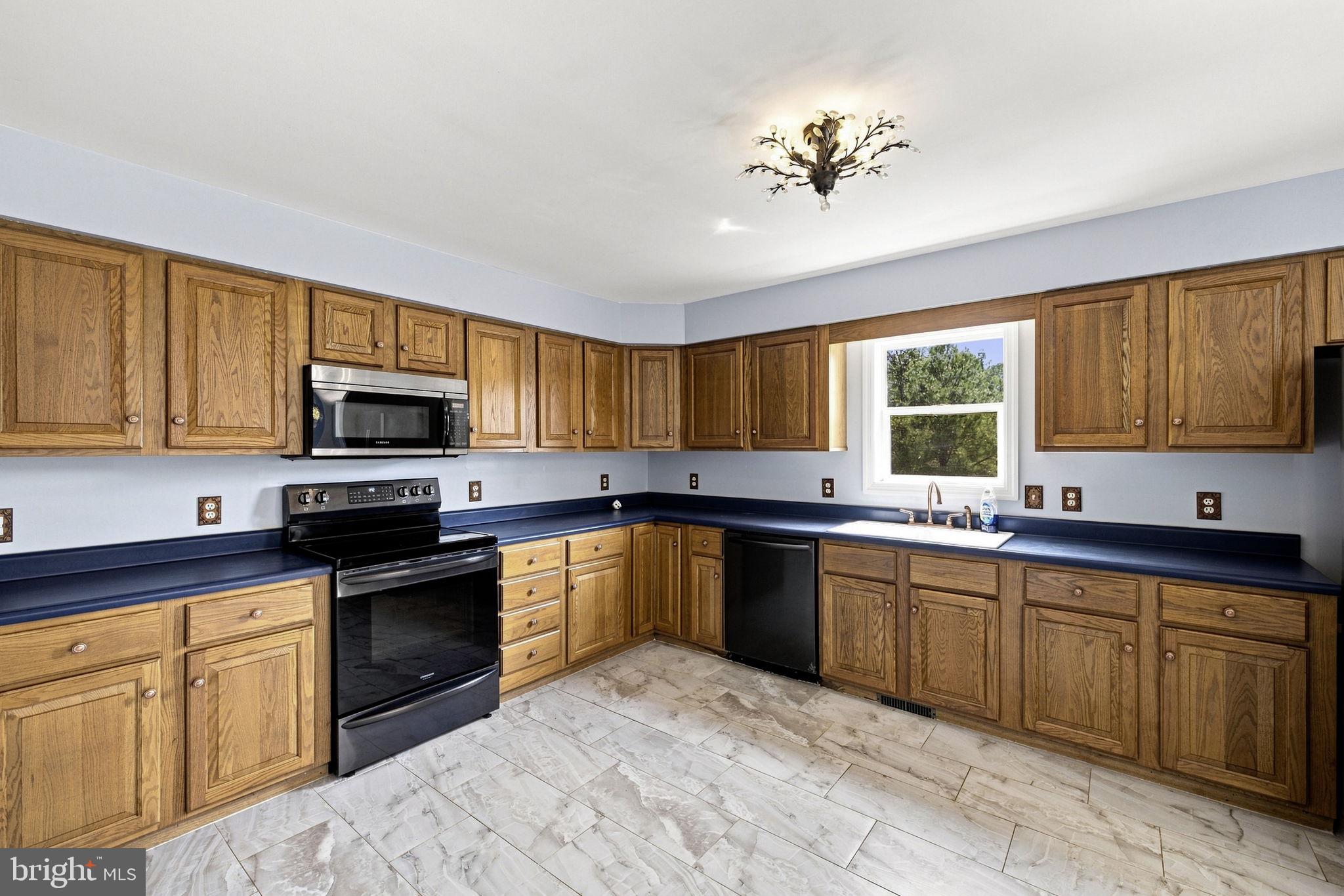 1245 Parish Road Reva, VA 22735 - Photo 14 of 70 Large Kitchen