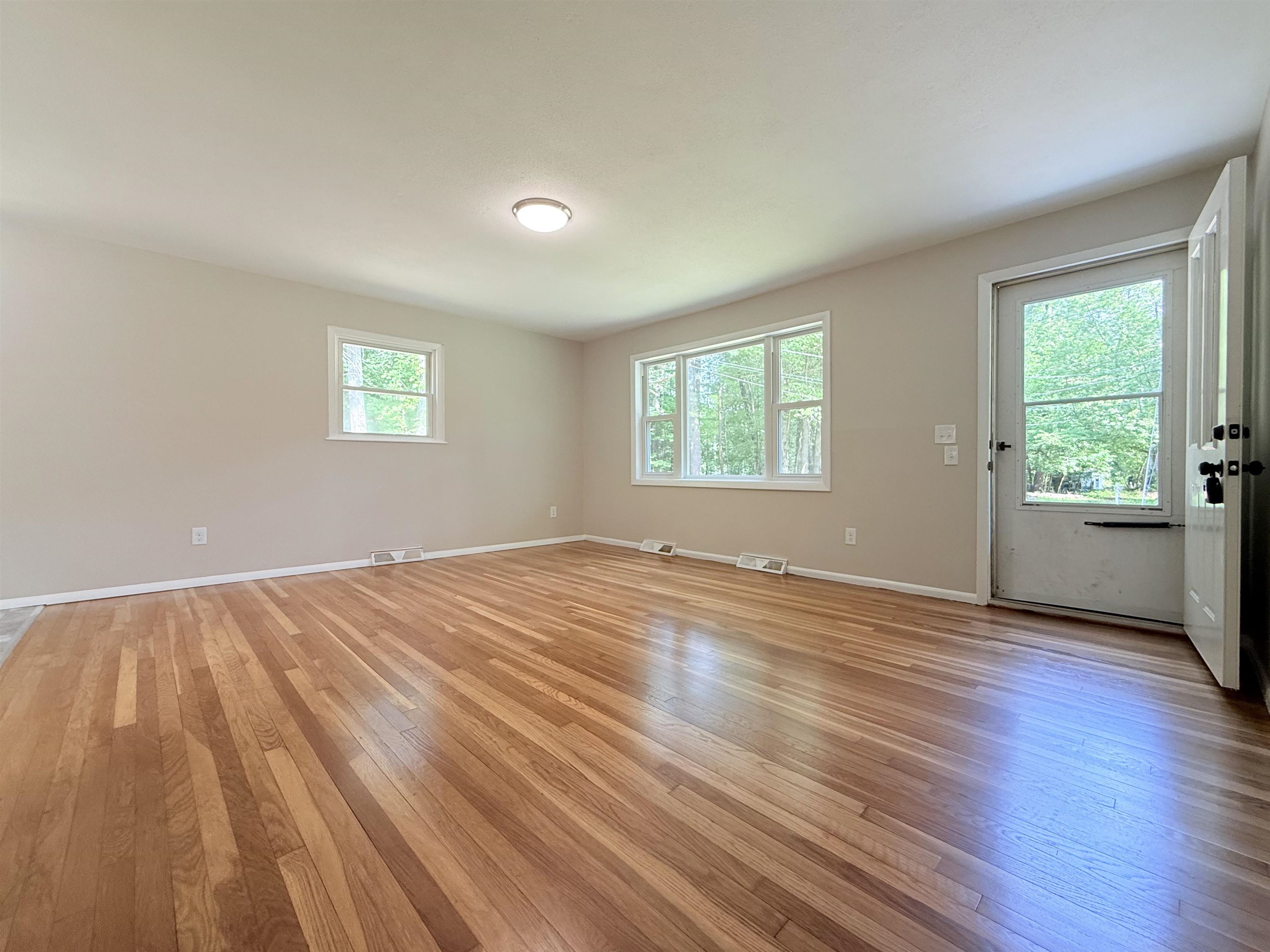 37 Bluff Street Salem, NH 03079 - Photo 12 of 46