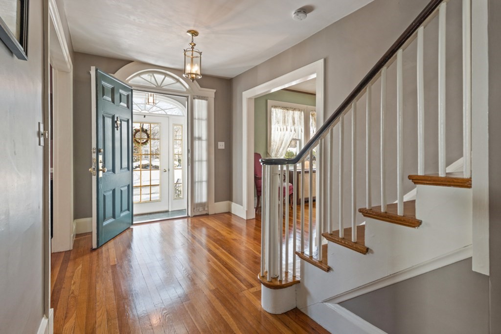 54 Garfield Road Melrose, MA 02176 - Photo 4 of 34 Gallery Image 4