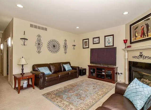 $3,490 | 16544 Mulberry Way, Northville, MI 48168