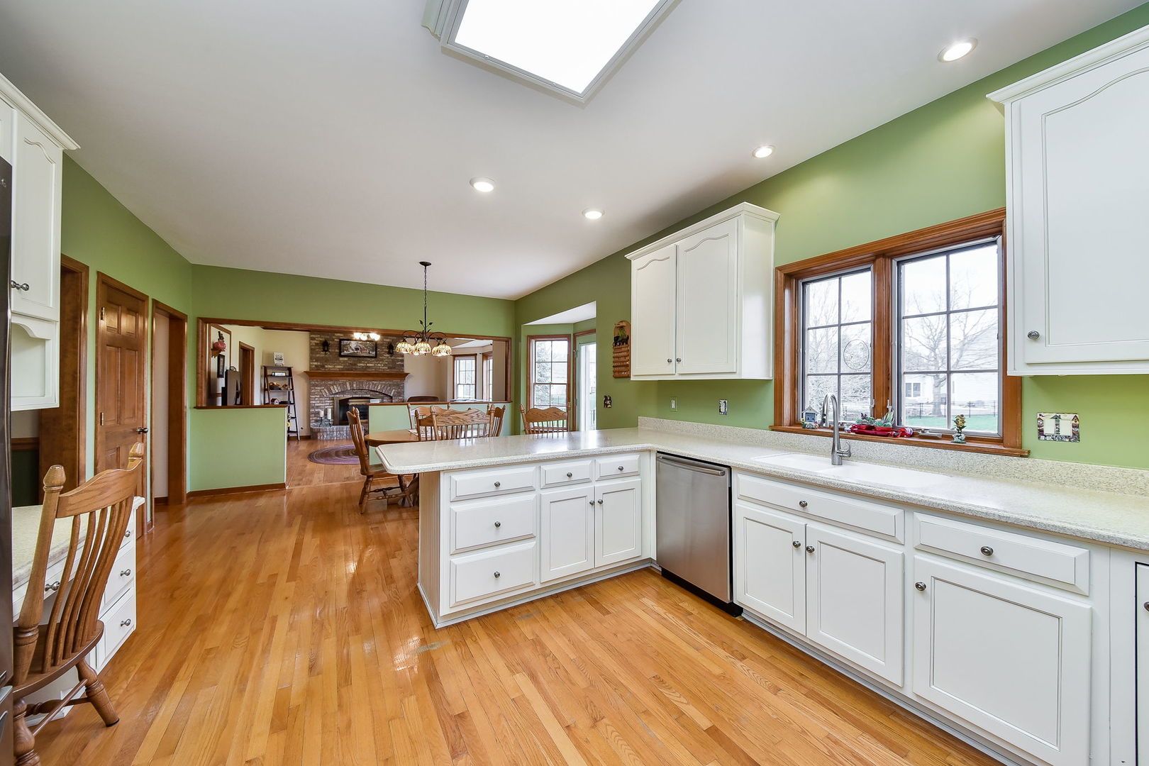 39W426 Olinger Lane Geneva, IL 60134 - Photo 4 of 25