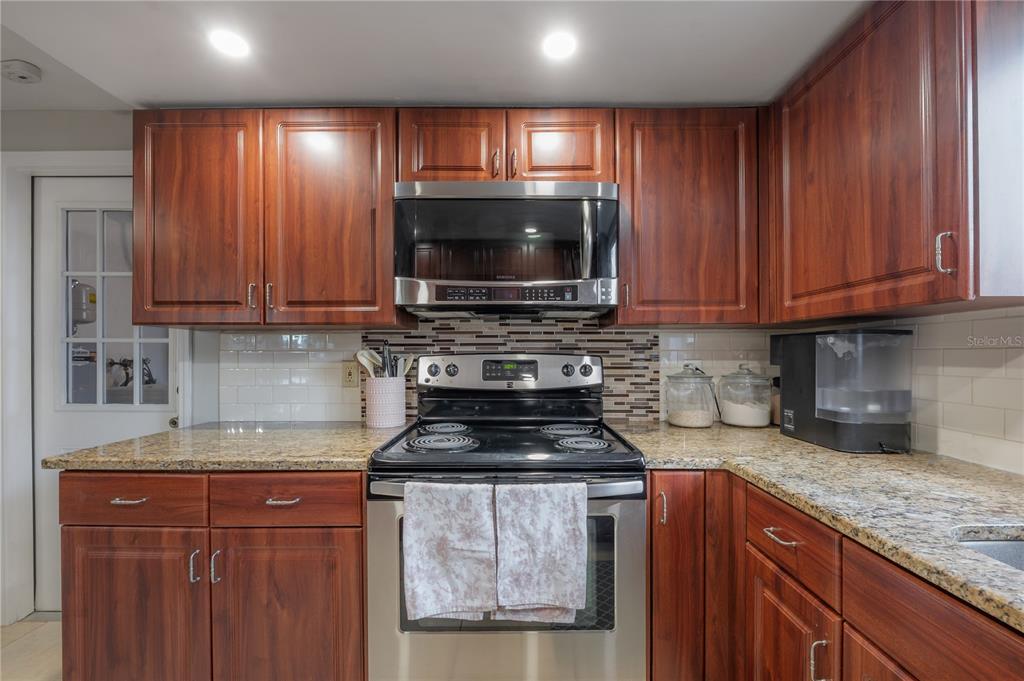 10740 Manchester Road Port Richey, FL 34668 - Photo 16 of 46 Gallery Image 16