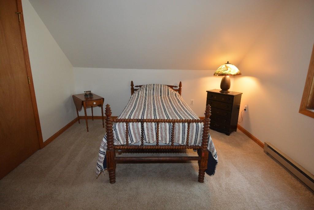 34 Winnocks Neck Road Scarborough, ME 04074 - Photo 28 of 35 A larger bed would also fit.