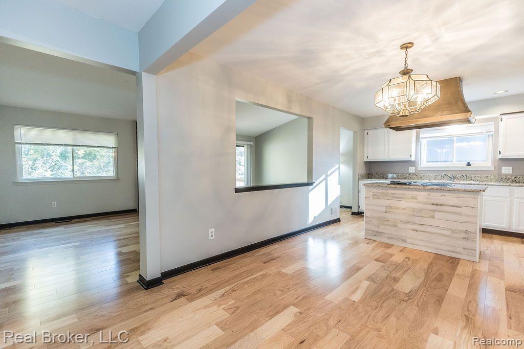 2088 Warrington Road Rochester, MI 48307 - Photo 4 of 23 Gallery Image 4