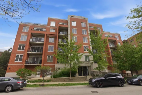$2,600 | 1670 Mill Street, Unit 404, Des Plaines, IL 60016