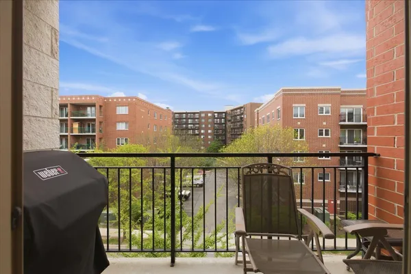 $2,600 | 1670 Mill Street, Unit 404, Des Plaines, IL 60016
