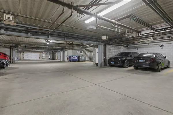 $2,600 | 1670 Mill Street, Unit 404, Des Plaines, IL 60016