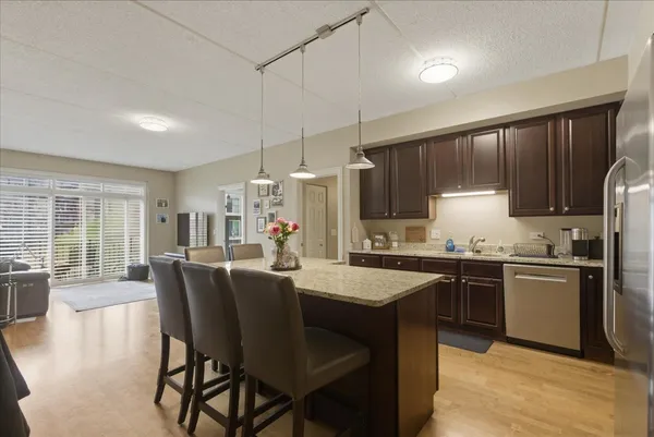 $2,600 | 1670 Mill Street, Unit 404, Des Plaines, IL 60016