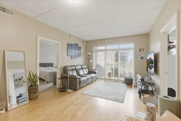 $2,600 | 1670 Mill Street, Unit 404, Des Plaines, IL 60016