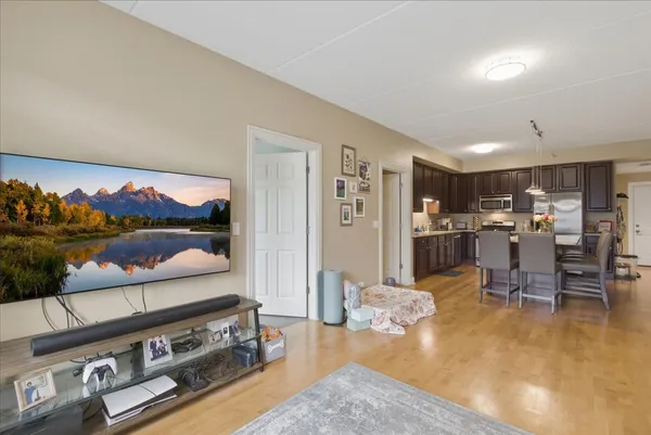 $2,600 | 1670 Mill Street, Unit 404, Des Plaines, IL 60016