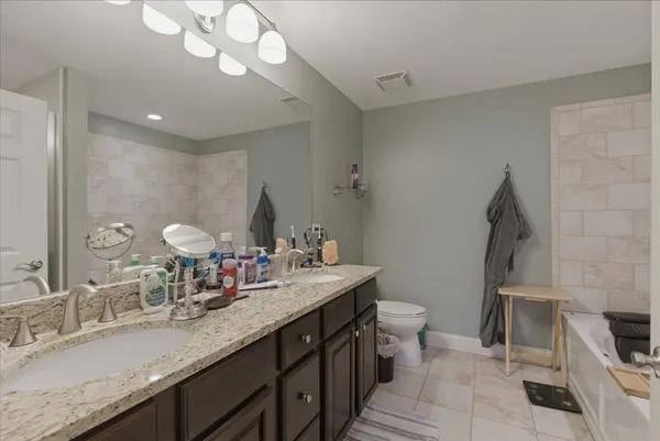 $2,600 | 1670 Mill Street, Unit 404, Des Plaines, IL 60016