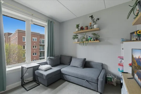 $2,600 | 1670 Mill Street, Unit 404, Des Plaines, IL 60016