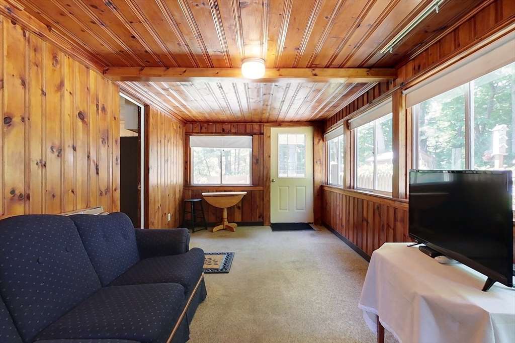88 Wallace Hill Road Townsend, MA 01469 - Photo 17 of 27 Gallery Image 17