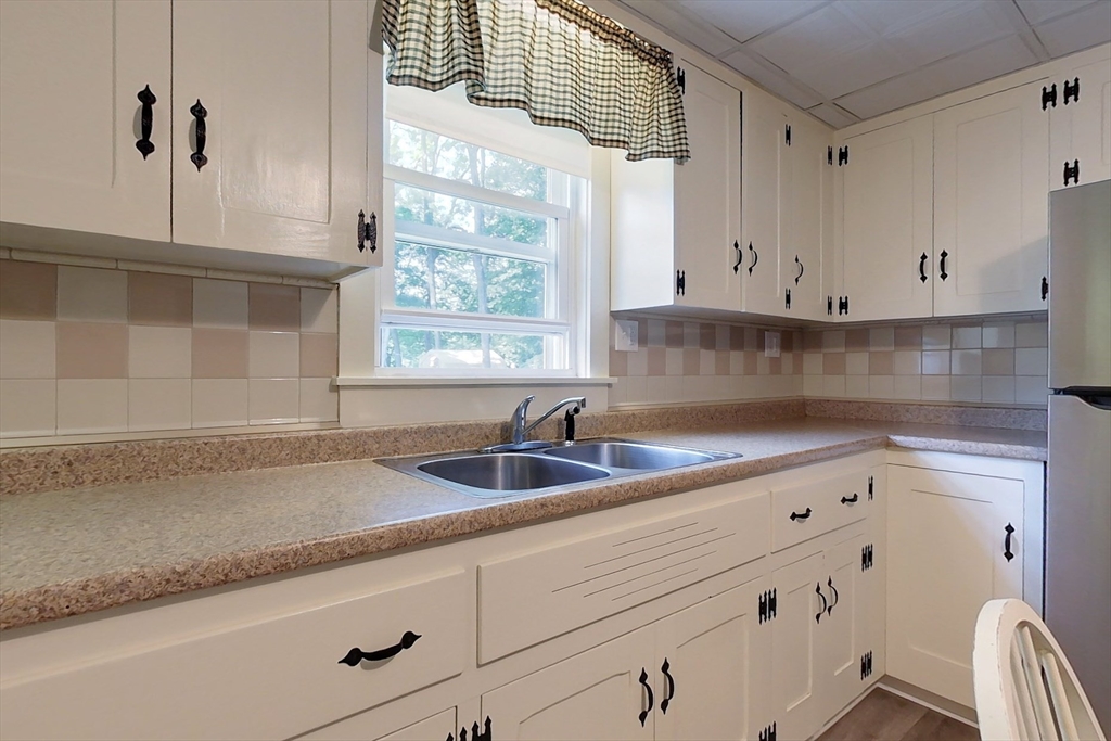 88 Wallace Hill Road Townsend, MA 01469 - Photo 3 of 27 Gallery Image 3
