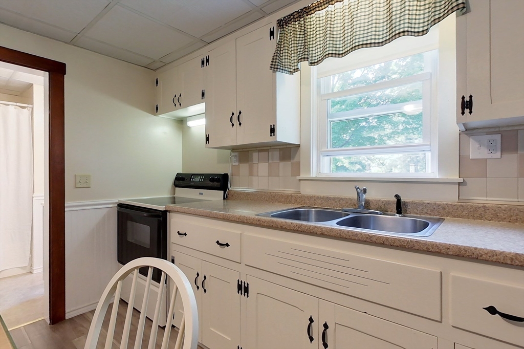 88 Wallace Hill Road Townsend, MA 01469 - Photo 5 of 27 Gallery Image 5