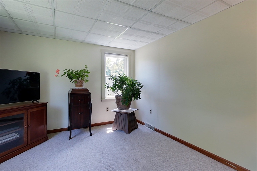 88 Wallace Hill Road Townsend, MA 01469 - Photo 9 of 27 Gallery Image 9