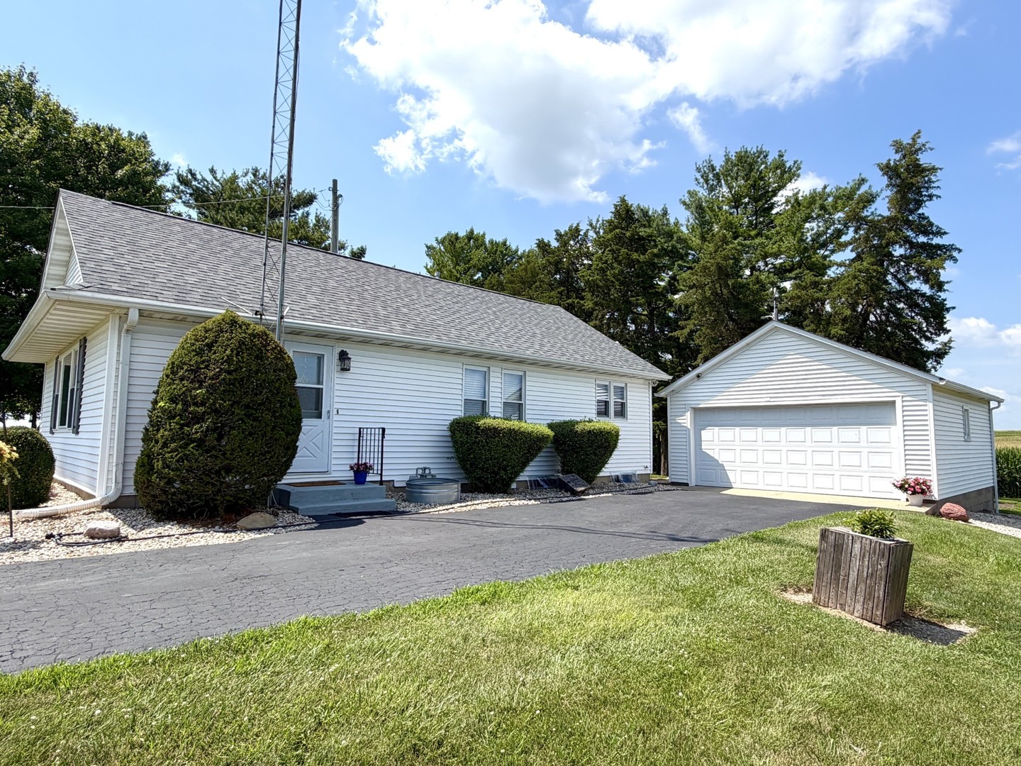 843 North 2401st Road Oglesby, IL 61348 - Photo 3 of 26 Gallery Image 3