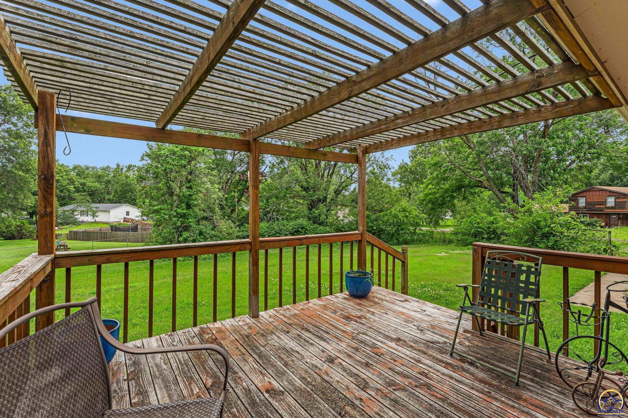 4101 Northwest Pocahontas Drive Topeka, KS 66618 - Photo 10 of 23