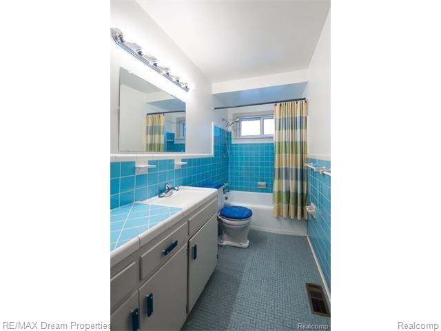 18780 Norwich Road Livonia, MI 48152 - Photo 16 of 17