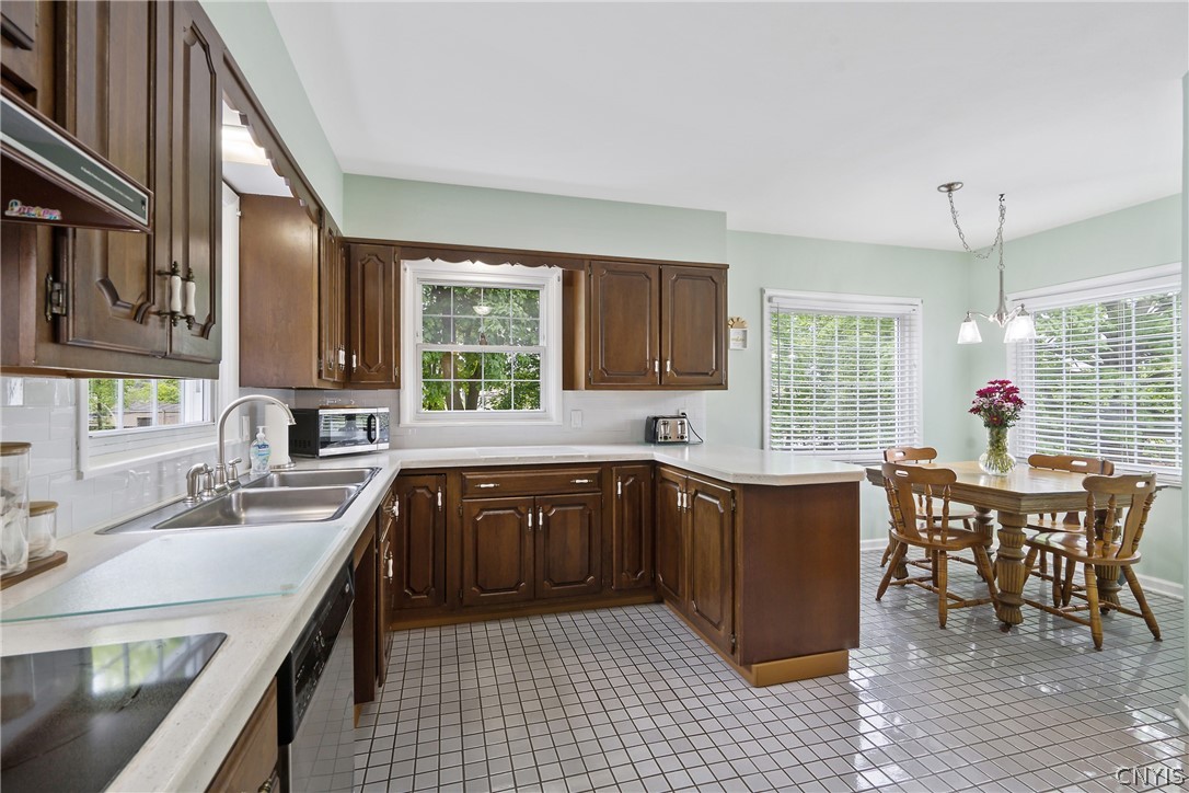 8 Lyndon Road De Witt, NY 13066 - Photo 13 of 46