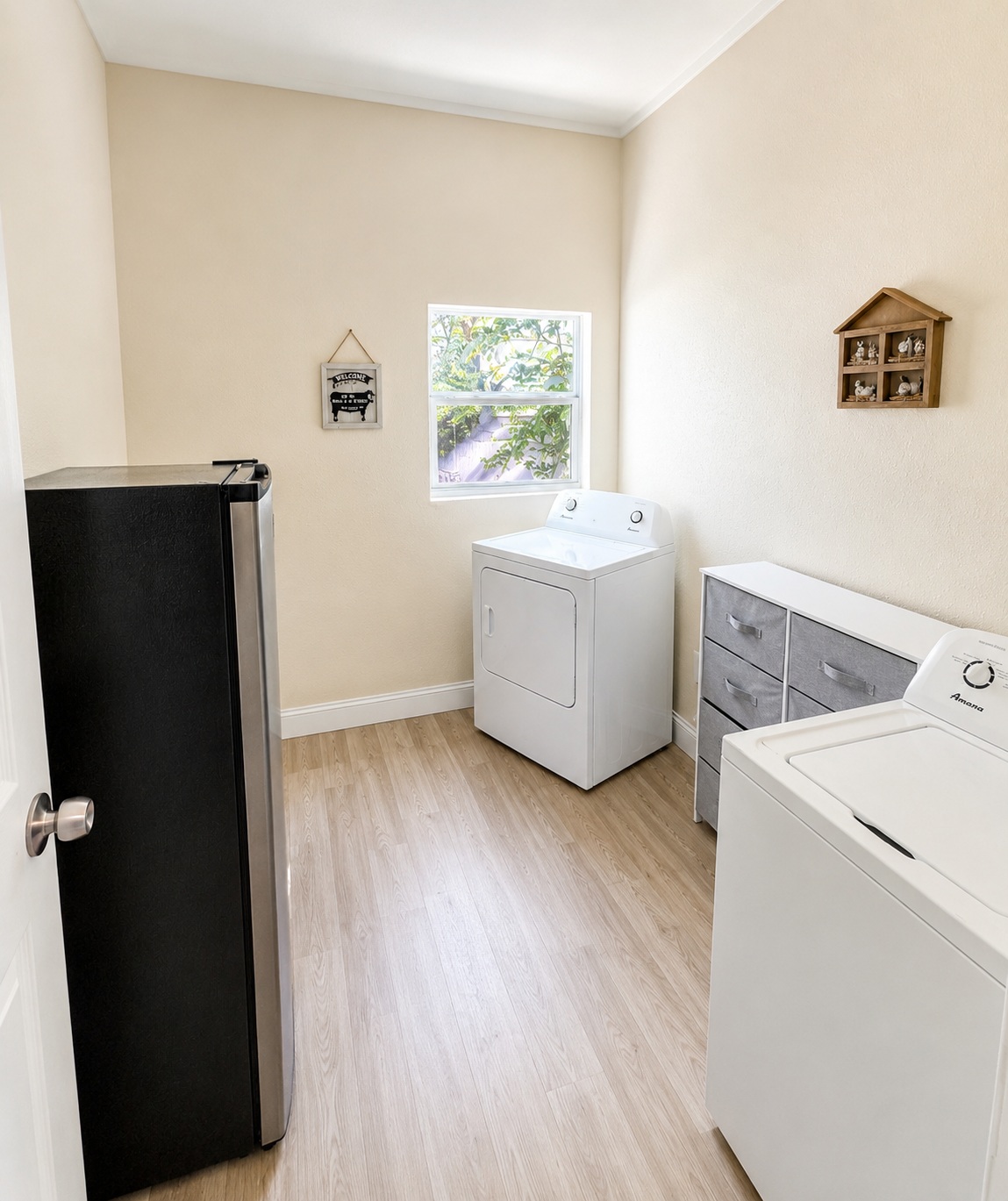 810 North 6th Street Temple, TX 76501 - Photo 5 of 9 Functional laundry space featuring durable wood-look flooring and ample natural light.